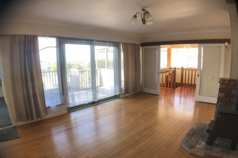 Photo of property in 61 Raleigh Road, Northcote, Auckland, 0627