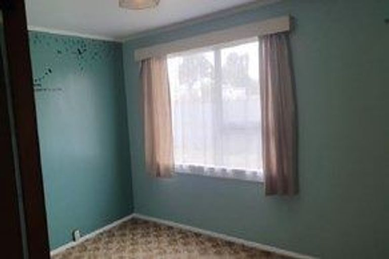 Photo of property in 24 Brassey Street, Waverley, 4510