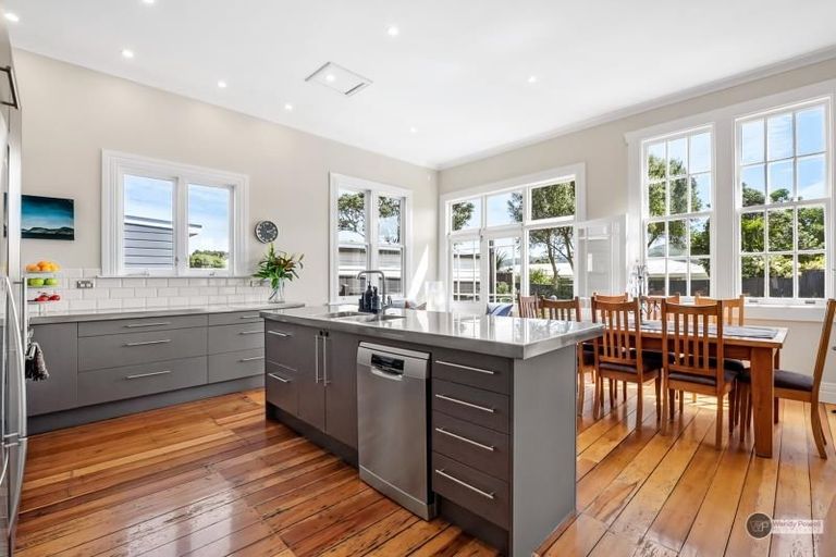 Photo of property in 19 Bay Street, Petone, Lower Hutt, 5012