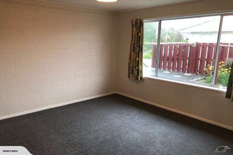 Photo of property in 26 Duchess Place, Maupuia, Wellington, 6022