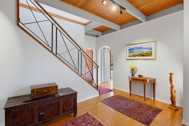 Photo of property in 10 Karaka Grove, Waikanae, 5036