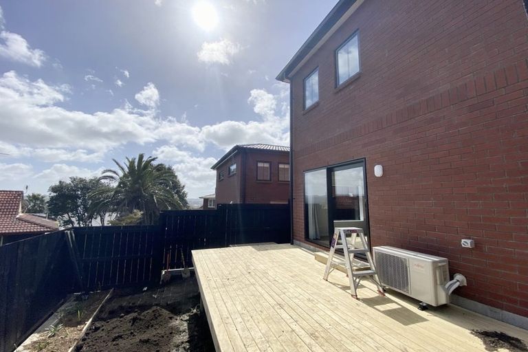 Photo of property in 12/15 Sunhill Road, Sunnyvale, Auckland, 0612