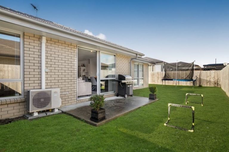 Photo of property in 15 Lamborn Drive, Papakura, 2110