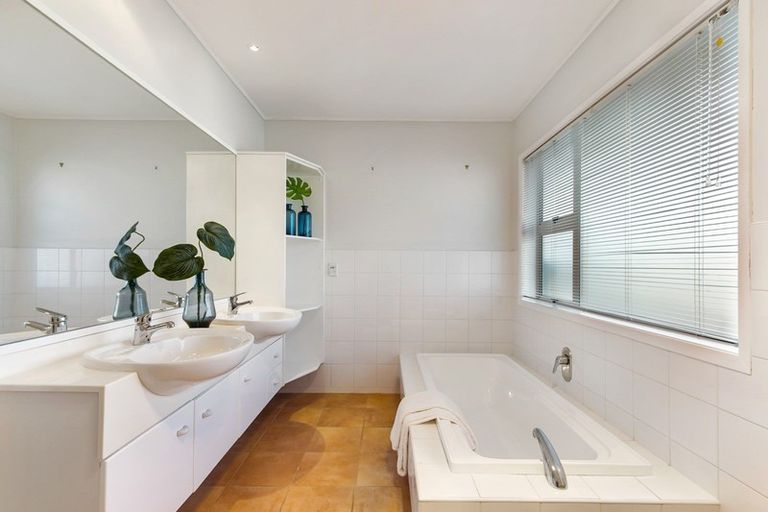 Photo of property in 233 Point View Drive, Dannemora, Auckland, 2016