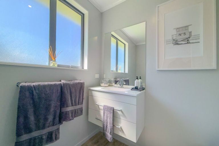 Photo of property in 100 Kon Tiki Road, Whiritoa, Whangamata, 3691