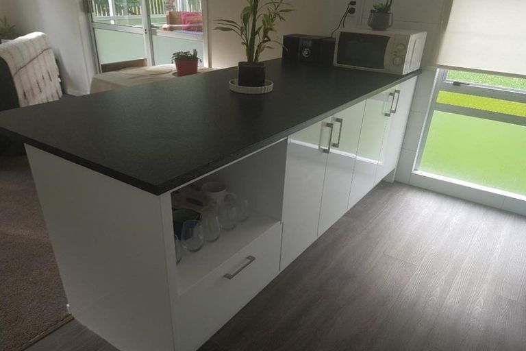 Photo of property in 2/154 Whites Line East, Waiwhetu, Lower Hutt, 5010