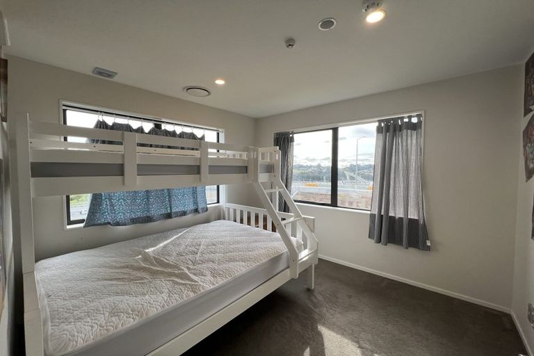 Photo of property in 1 Peony Mews, Oteha, Auckland, 0632