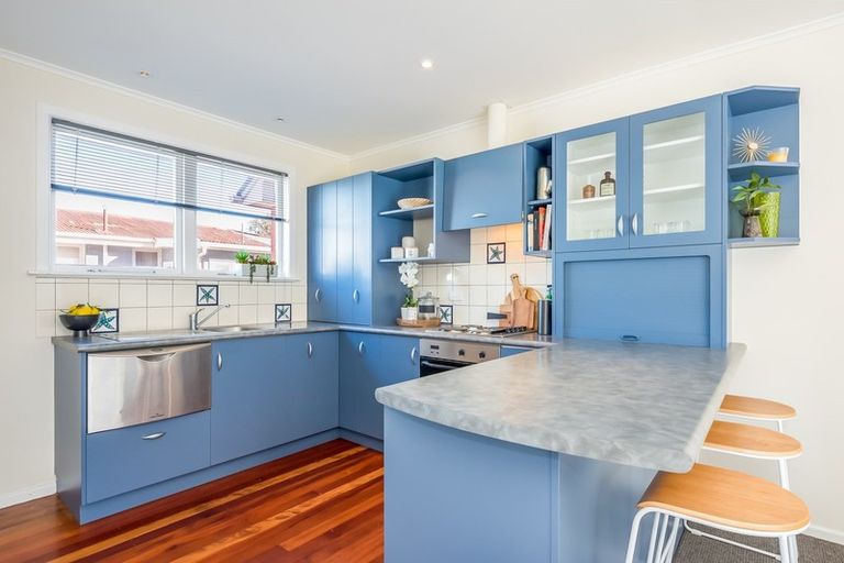 Photo of property in 75 Wai-iti Crescent, Woburn, Lower Hutt, 5010