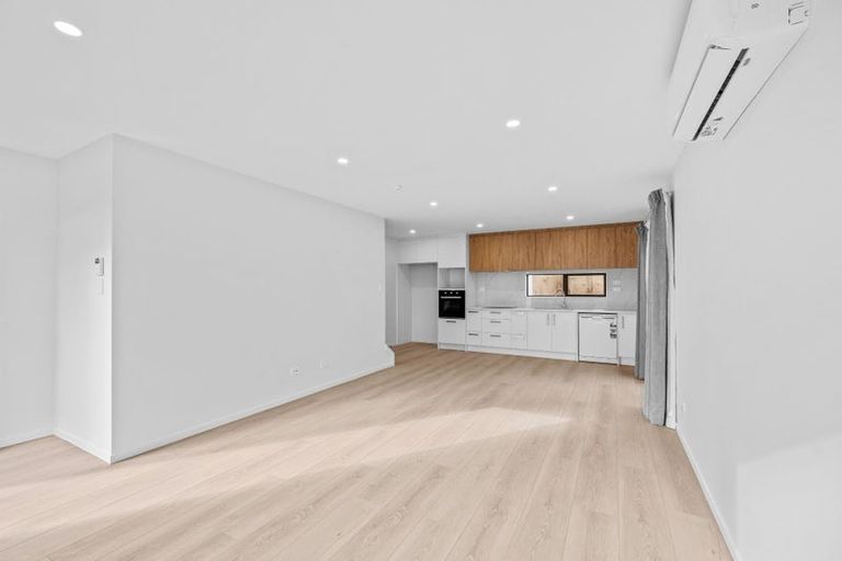 Photo of property in 16 Gossamer Drive, Pakuranga Heights, Auckland, 2010