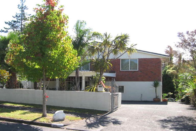 Photo of property in 11 Armstrong Place, New Lynn, Auckland, 0600