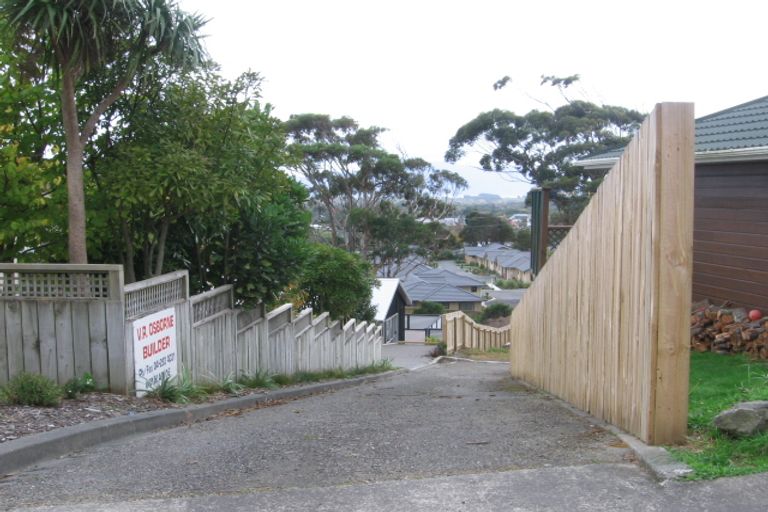 Photo of property in 50 Kakariki Grove, Waikanae, 5036