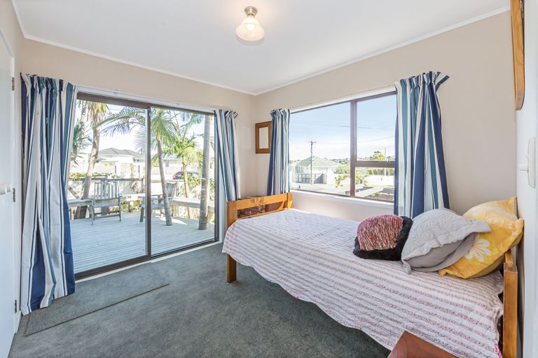 Photo of property in 1/82a Pupuke Road, Hillcrest, Auckland, 0627