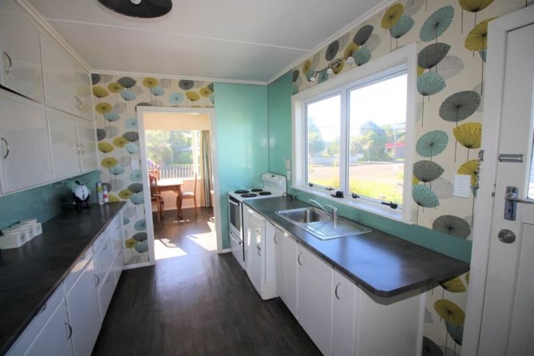 Photo of property in 13 Chamberlain Street, Dannevirke, 4930