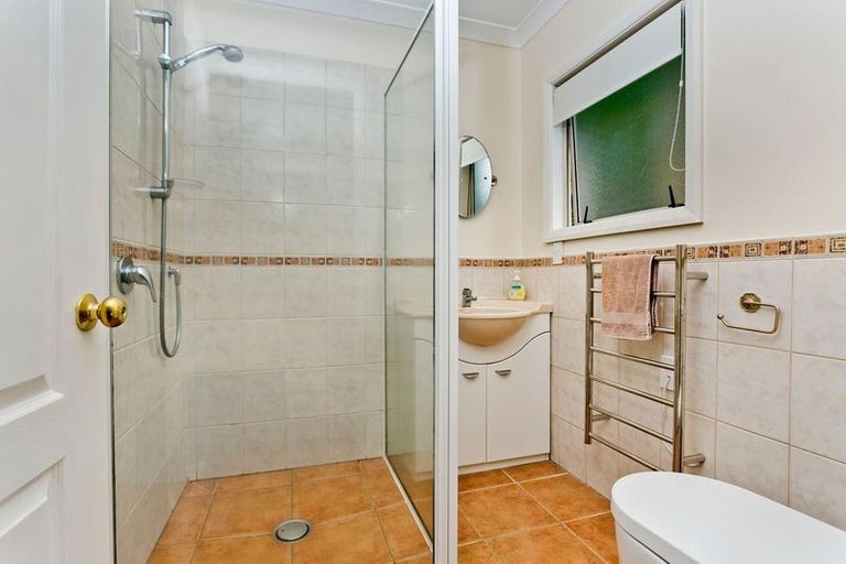 Photo of property in 9 Falstone Lane, Browns Bay, Auckland, 0630