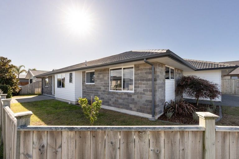 Photo of property in 56 Te Kio Crescent, Papamoa Beach, Papamoa, 3118
