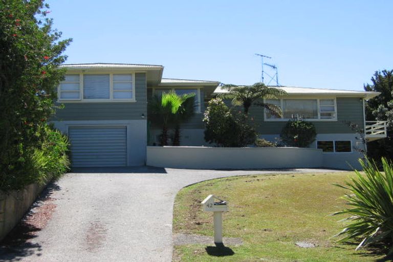 Photo of property in 42 Divich Avenue, Te Atatu South, Auckland, 0610