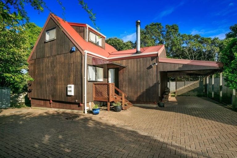 Photo of property in 1/44 Kaipatiki Road, Glenfield, Auckland, 0629