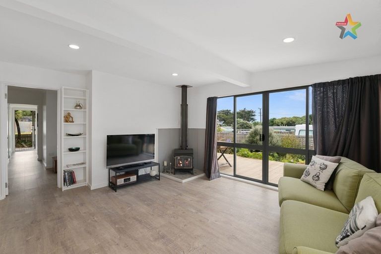 Photo of property in 341 Te Horo Beach Road, Te Horo Beach, Otaki, 5581