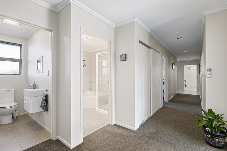 Photo of property in 11 William James Close, Mosgiel, 9024