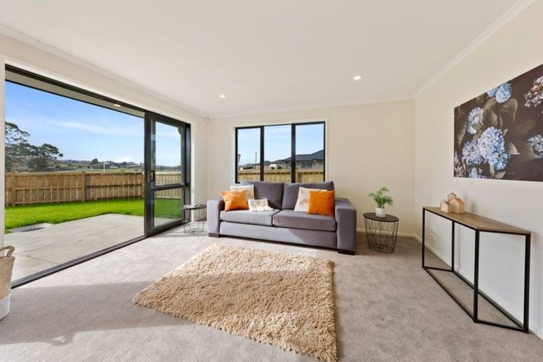 Photo of property in 2 Lippiatt Crescent, Pokeno, 2402