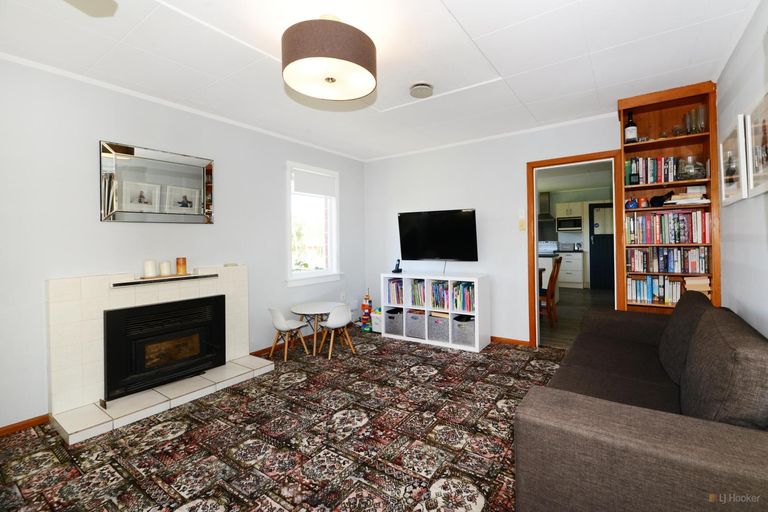 Photo of property in 15 Oxford Street, Waimate, 7924