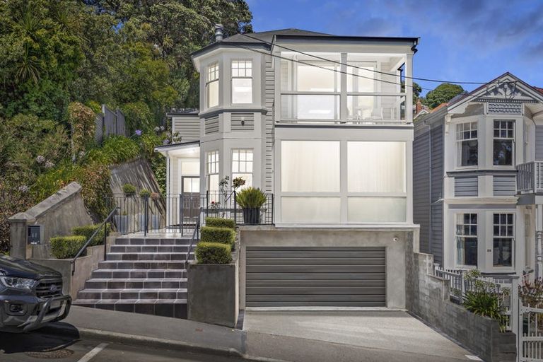 Photo of property in 60 Hawker Street, Mount Victoria, Wellington, 6011