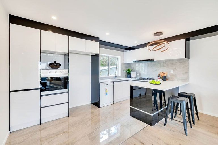 Photo of property in 25b Pupuke Road, Birkenhead, Auckland, 0627