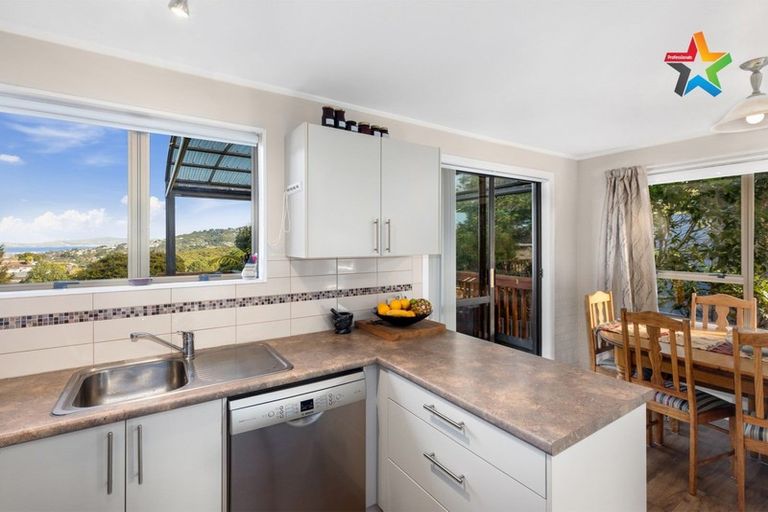 Photo of property in 3 Waipounamu Drive, Kelson, Lower Hutt, 5010