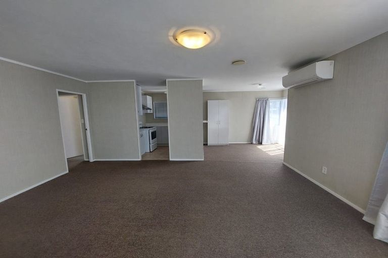 Photo of property in 2/13 Coubray Place, Botany Downs, Auckland, 2010