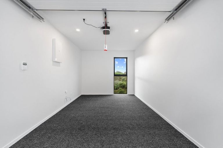 Photo of property in 1/1090 Beach Road, Torbay, Auckland, 0630