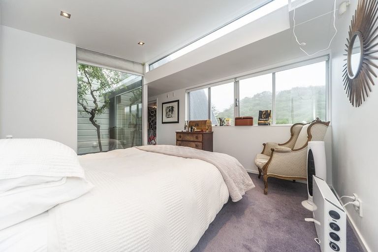 Photo of property in 64 Ranui Crescent, Khandallah, Wellington, 6035