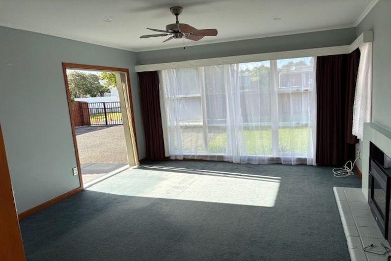 Photo of property in 15 Dakota Avenue, Beach Haven, Auckland, 0626
