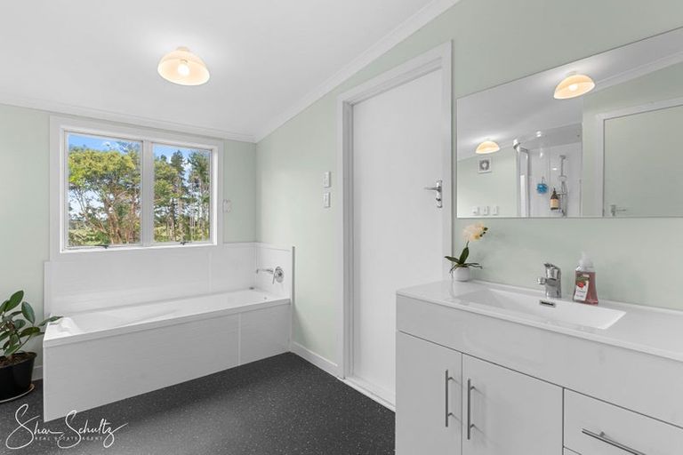 Photo of property in 1899 Paparoa Valley Road, Paparoa, 0571