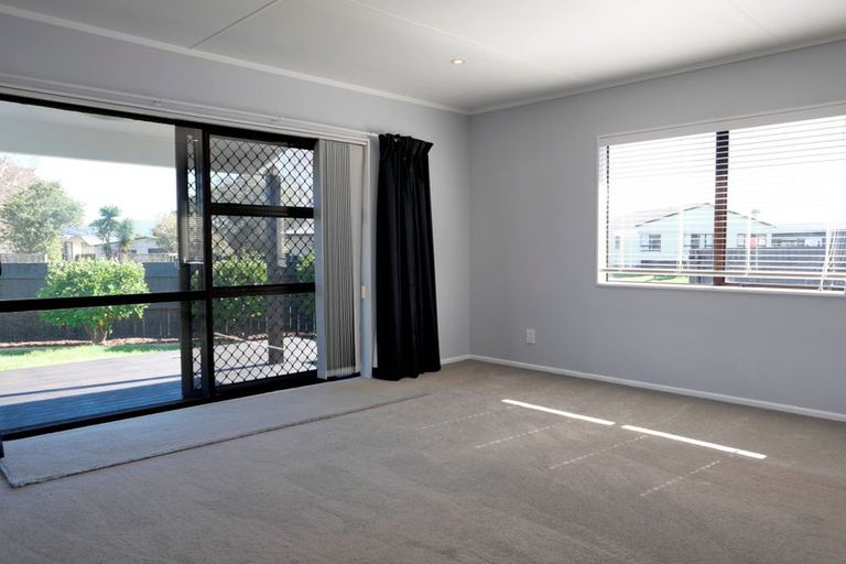 Photo of property in 19 Linwood Drive, Paraparaumu, 5032