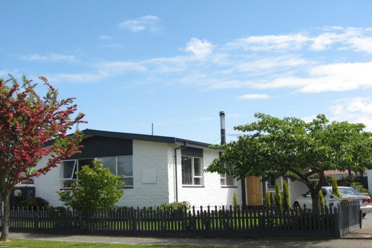 Photo of property in 2 Watson Place, Rangiora, 7400