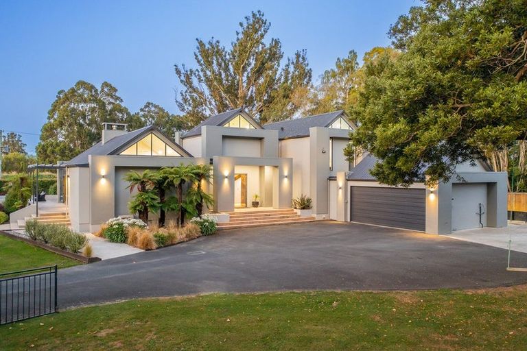 Photo of property in 105 Gladstone Road South, Dalmore, Dunedin, 9010