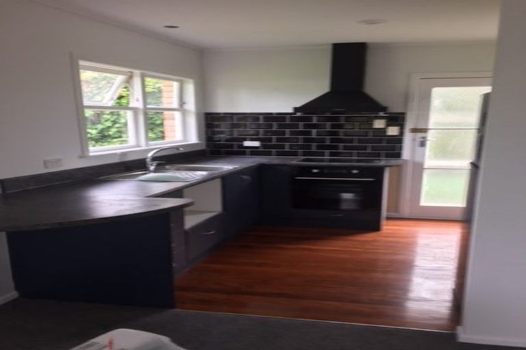 Photo of property in 68 Gladstone Road, Northcote, Auckland, 0627