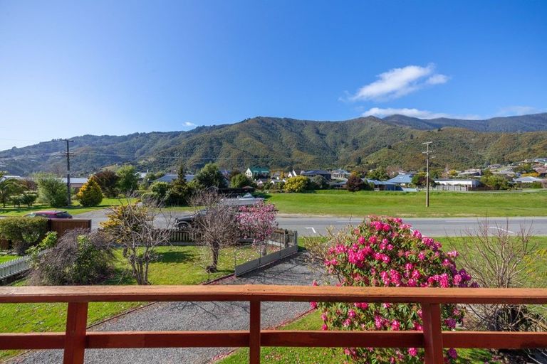 Photo of property in 34 Beach Road, Waikawa, Picton, 7220
