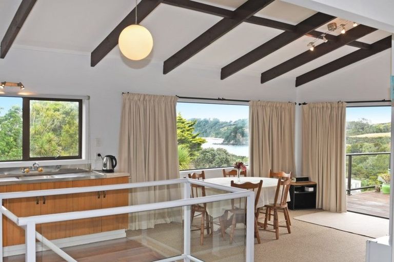 Photo of property in 3 Leigh Road, Leigh, 0985