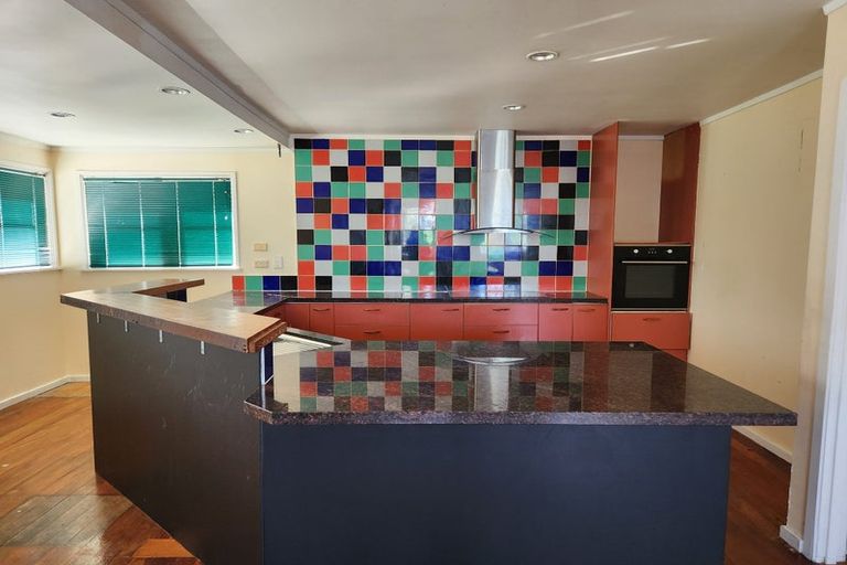 Photo of property in 17 Muir Avenue, Mangere Bridge, Auckland, 2022