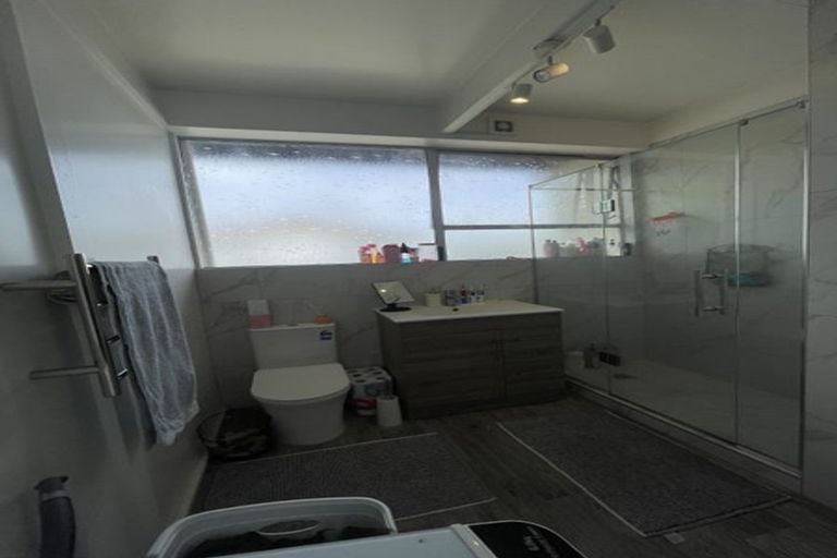 Photo of property in 2/52 Glen Road, Ranui, Auckland, 0612