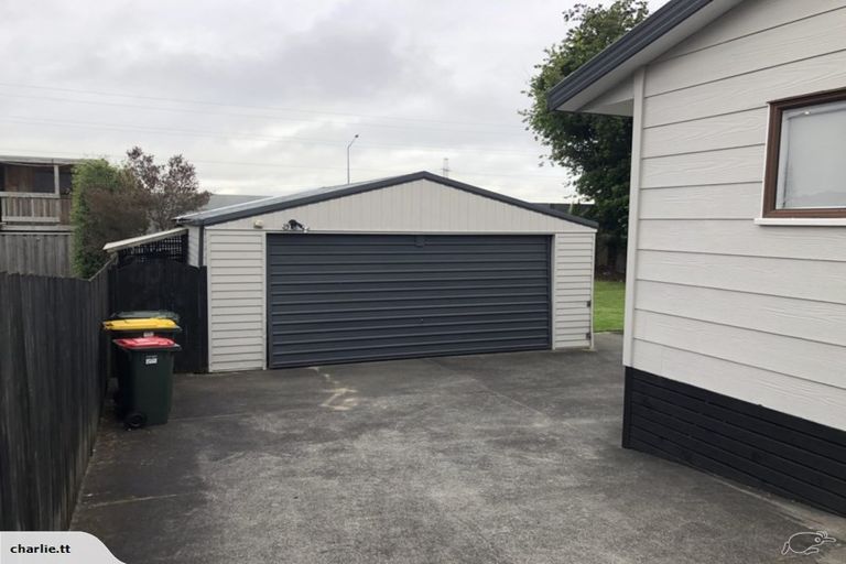 Photo of property in 10 Gardone Terrace, Conifer Grove, Takanini, 2112