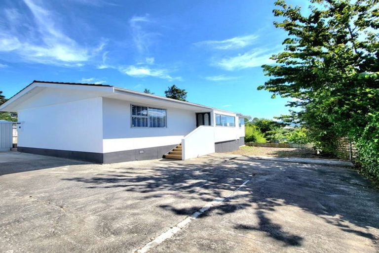 Photo of property in 2/13 Sunnyside Road, Sunnyvale, Auckland, 0612