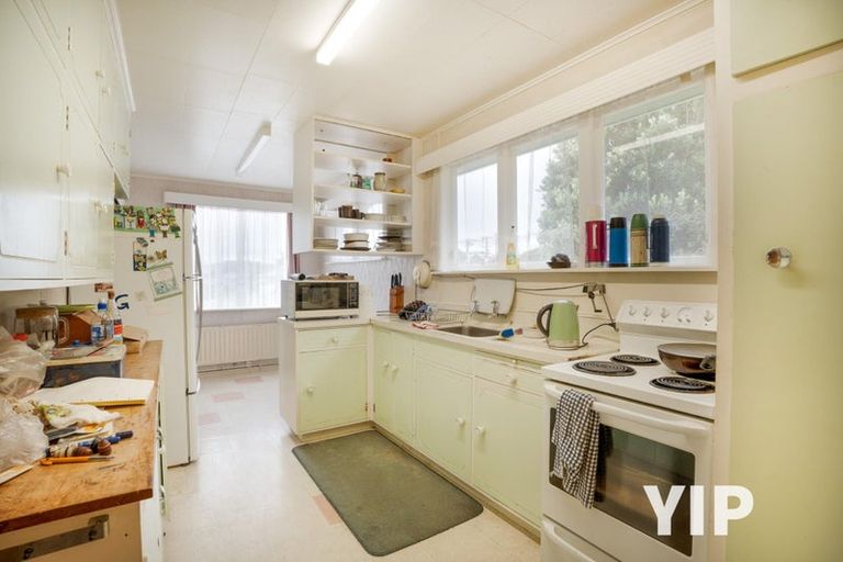 Photo of property in 1 Turville Crescent, Newlands, Wellington, 6037