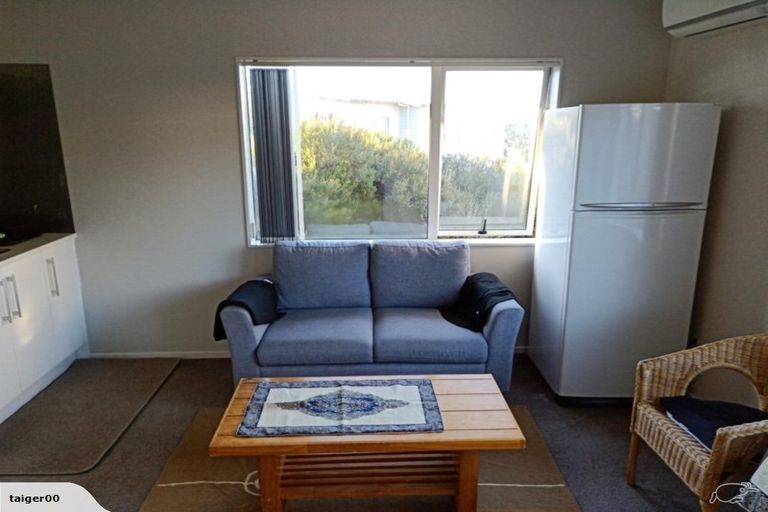 Photo of property in 8 Stubbs Place, Fairview Heights, Auckland, 0632