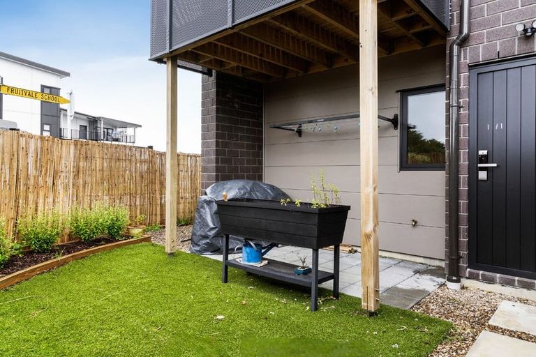 Photo of property in 1/1 Fruitvale Road, New Lynn, Auckland, 0600