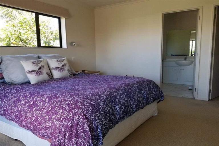 Photo of property in 14 Craigavon Drive, East Tamaki, Auckland, 2013