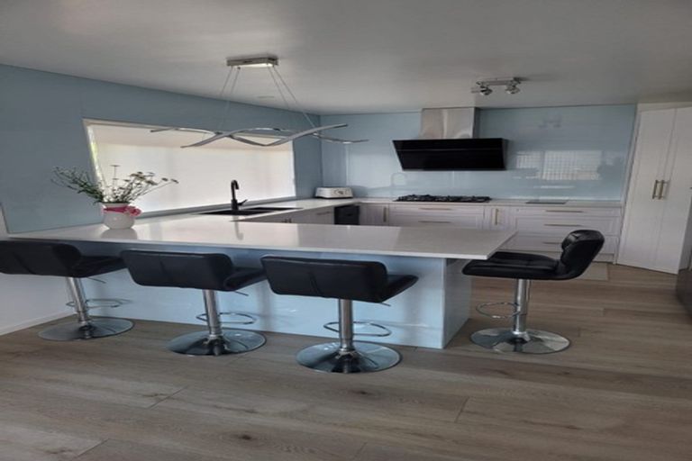 Photo of property in 23 Riverglade Parkway, Te Atatu South, Auckland, 0610