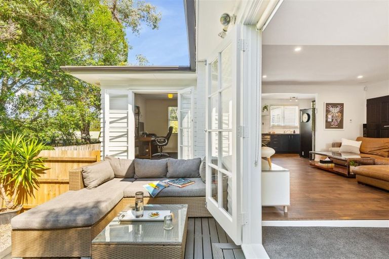 Photo of property in 9 Paewai Road, Glen Eden, Auckland, 0602