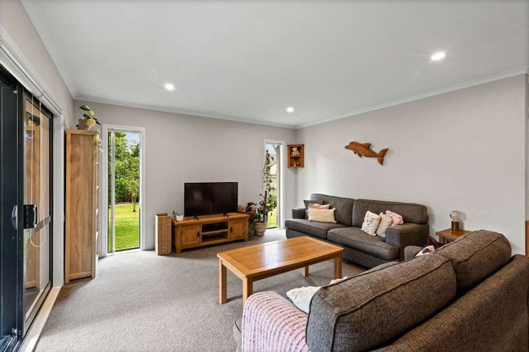 Photo of property in 5 Riverside Drive, Waiuku, 2123